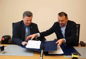 PODPIS POGODBE  FOTO LJUBO VUKELIČ12s jpg